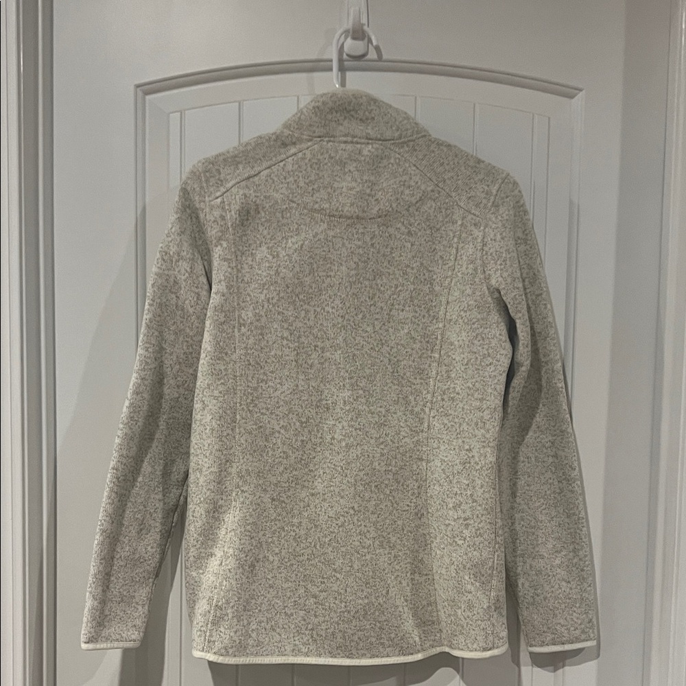 L.L. Bean Women's Beige collared sweatshirt - Picture 5 of 5